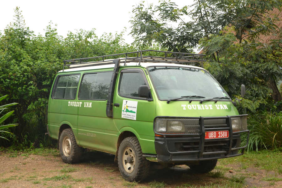 Levnější alternativou pro safari výlet je turistický minivan 