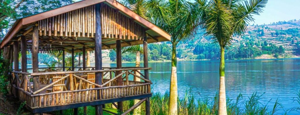 Jezero Bunyonyi nabízí mnoho možností ubytování